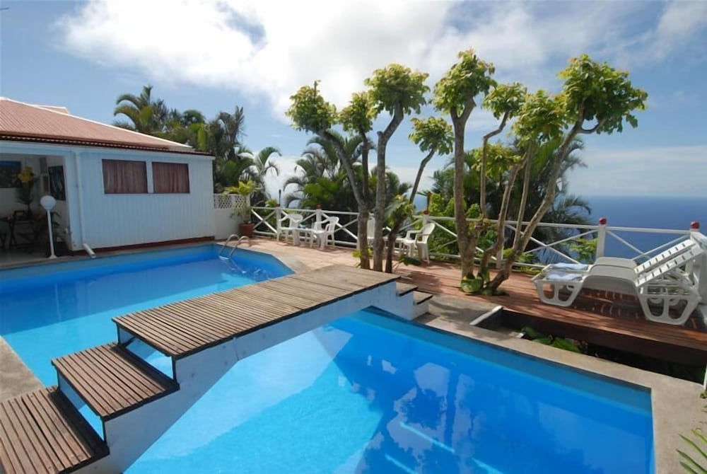 El Momo Cottages 37/38