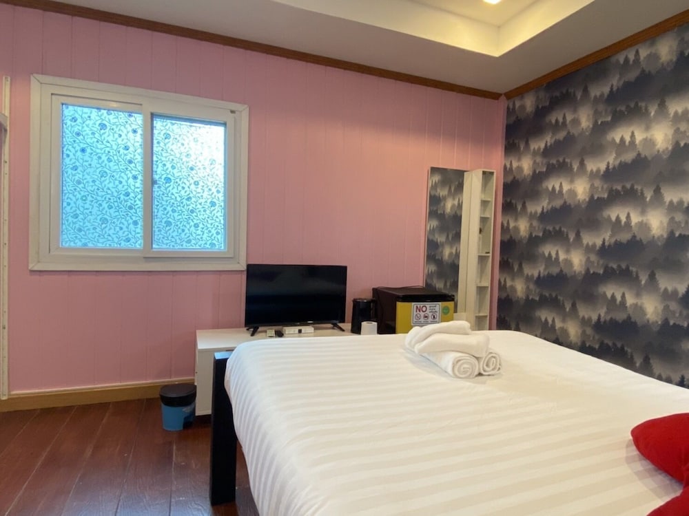 SWEET, DOUBLE BED