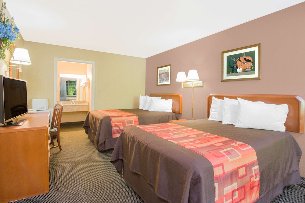 Travelodge By Wyndham Mansfield 8/19