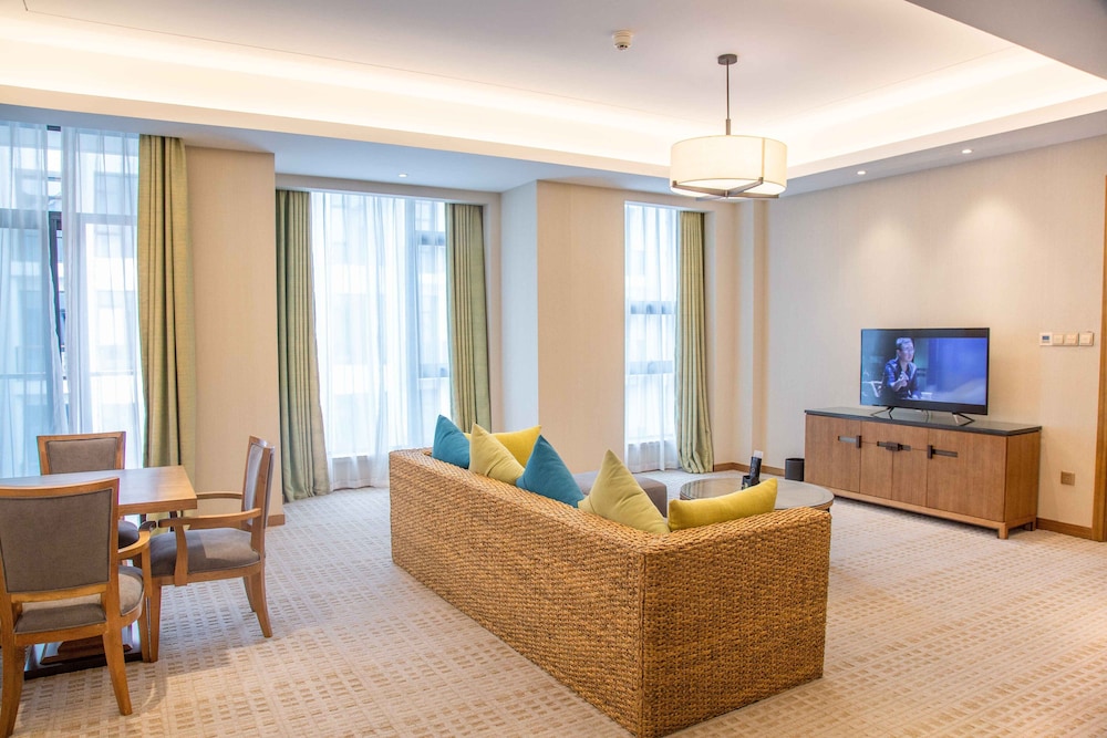 INTERCONTINENTAL SANCHA LAKE 15/33