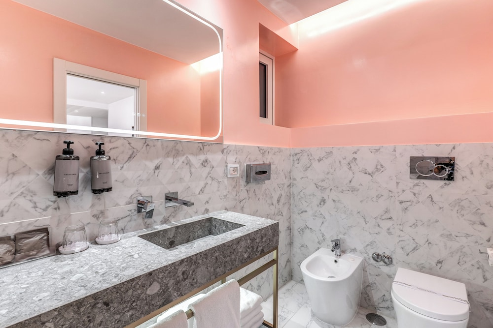Relais Trevi 95 Boutique Hotel 71/74