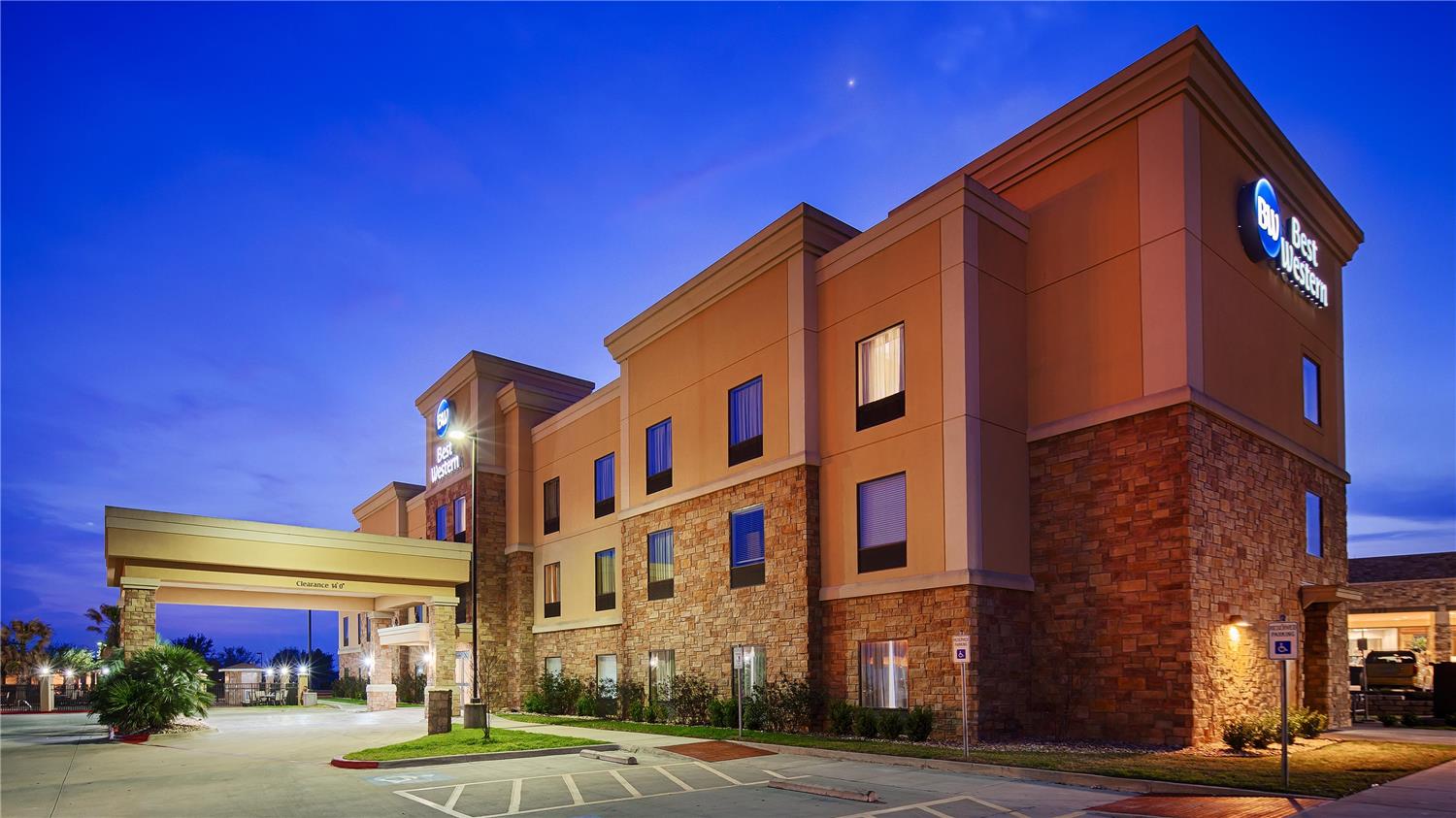 Best Western Bastrop Pines Inn 2/40