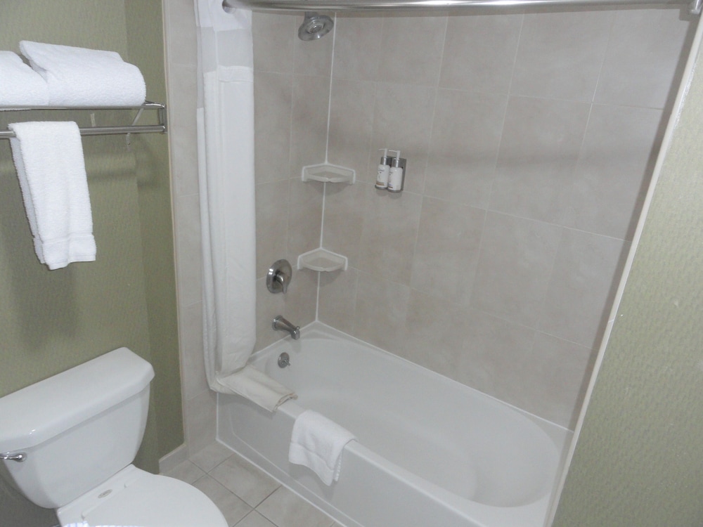 Holiday Inn Express Hotel and Suites Toluca Zona Aeropuerto 72/72