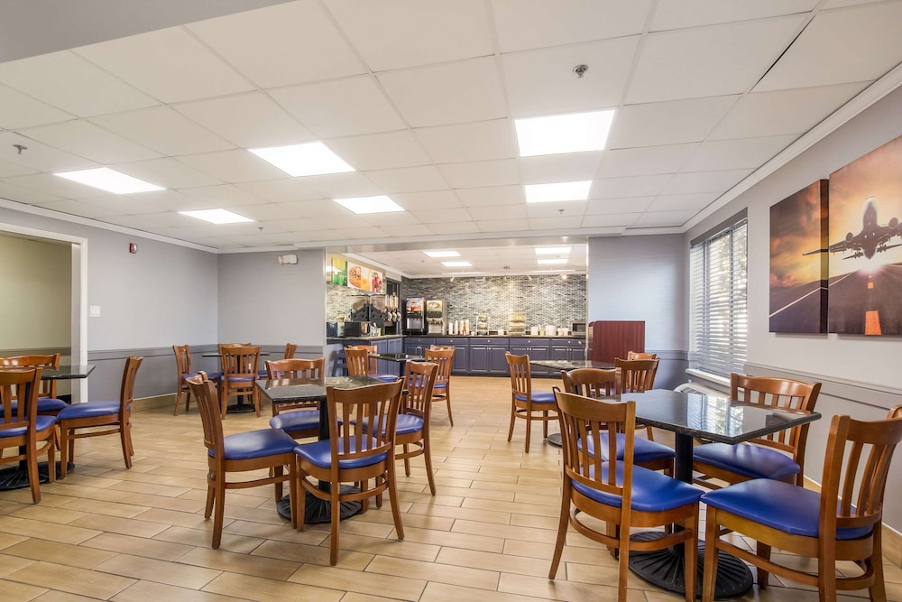 Quality Inn & Suites CVG Airport 24/30