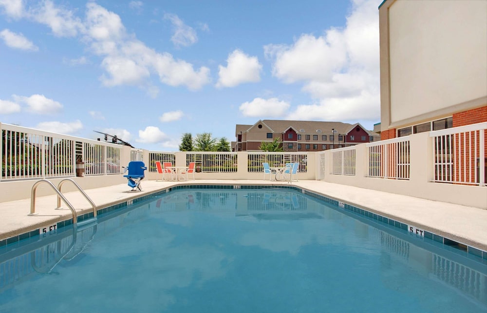 Days Inn Suites By Wyndham Ridgeland 1/32