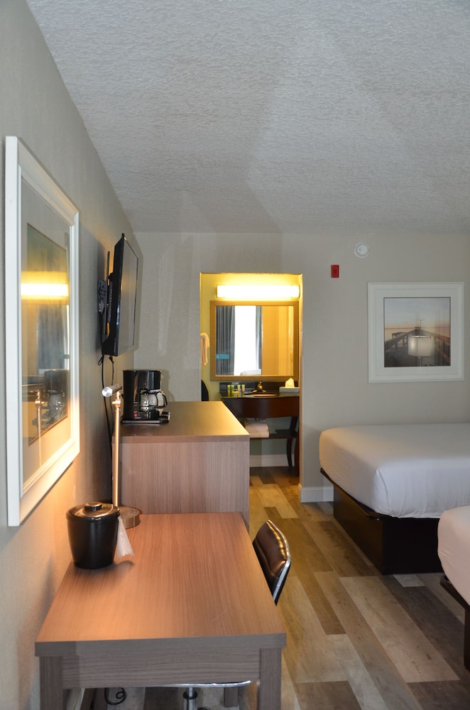 Opal Hotel and Suites 7/50