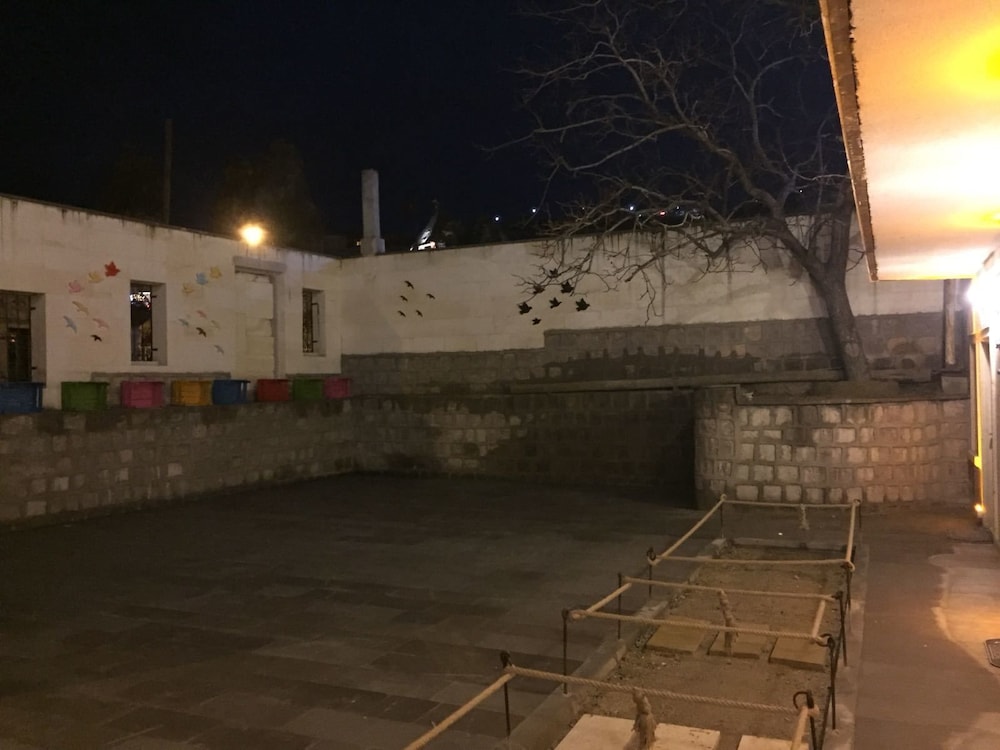 Ozbek Stone House 26/50