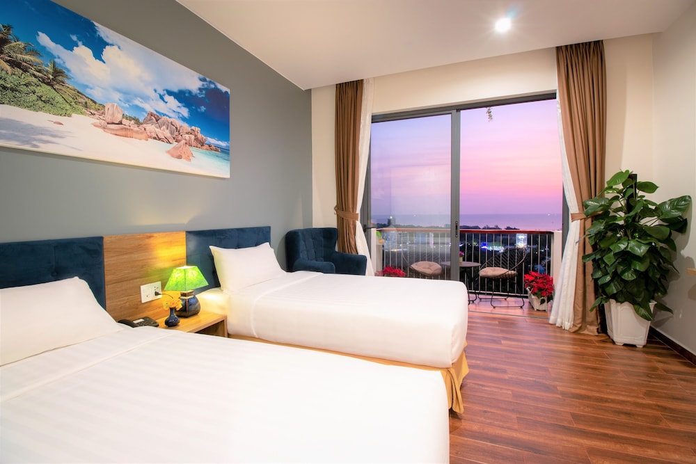 DELUXE, TWIN BEDS, OCEAN VIEW