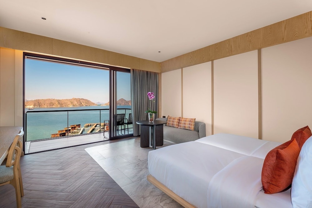 OCEAN, DELUXE, TWIN BEDS