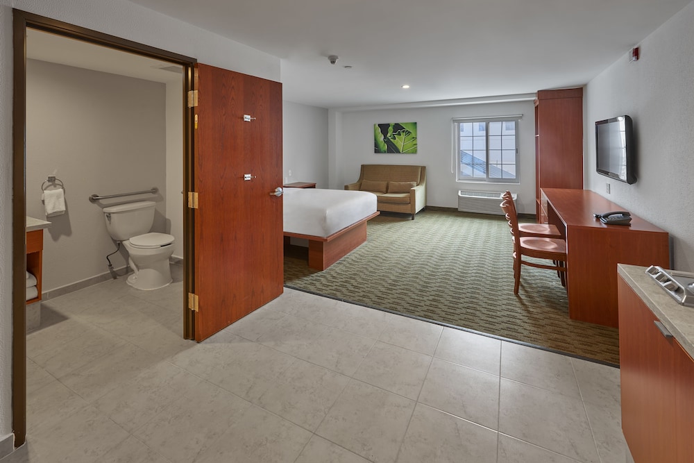 Extended Suites Monterrey Aeropuerto 32/56