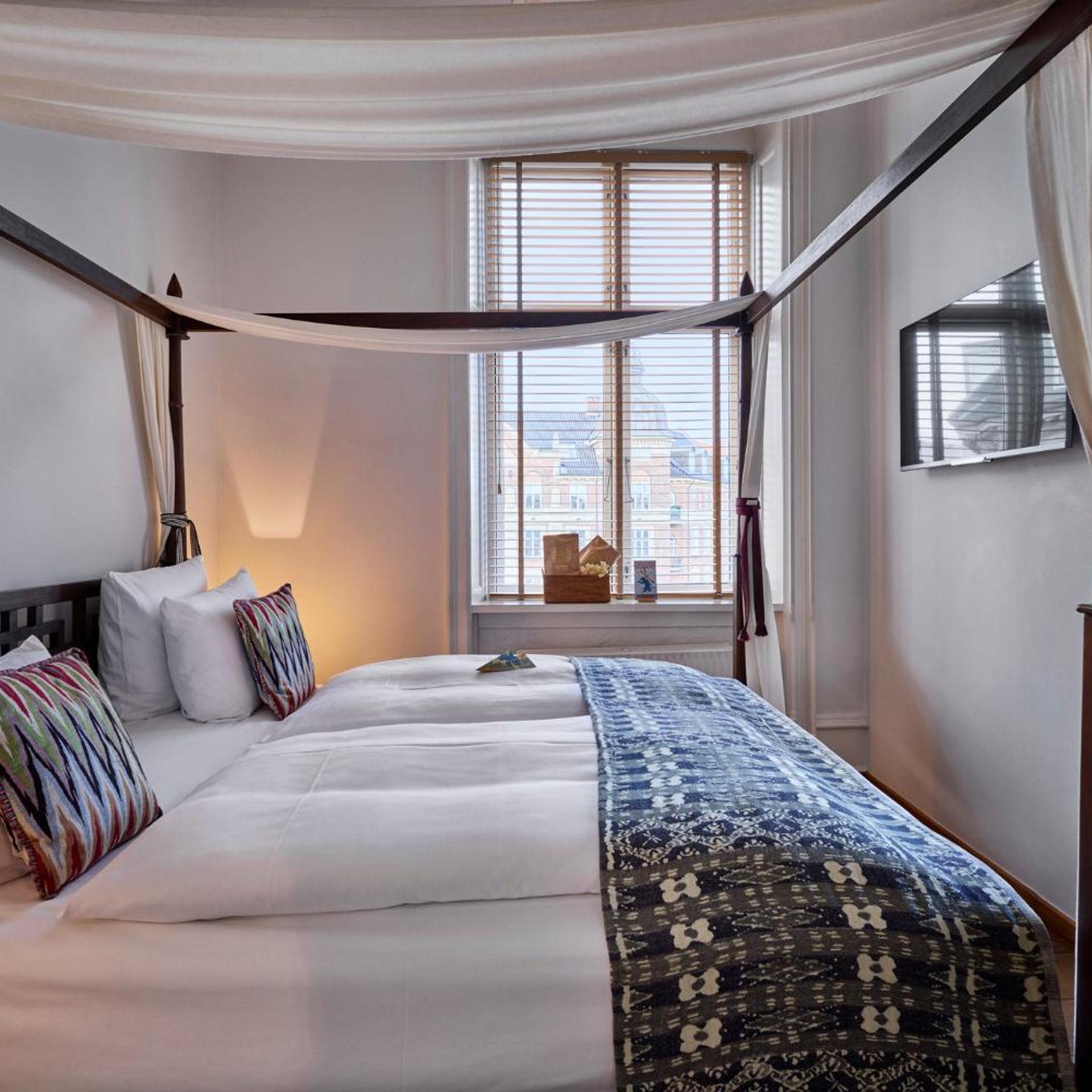 Junior Suite, Sofa