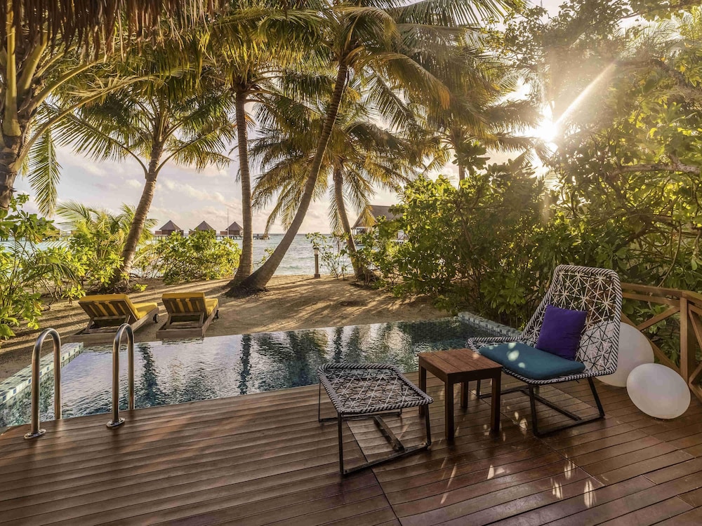 Mercure Maldives Kooddoo Resort 42/73