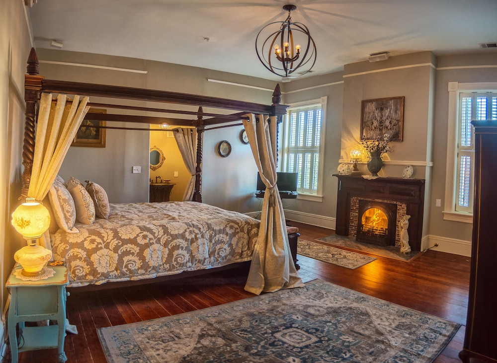 غرفة بسرير كينج، Mcmillan Inn 2/4