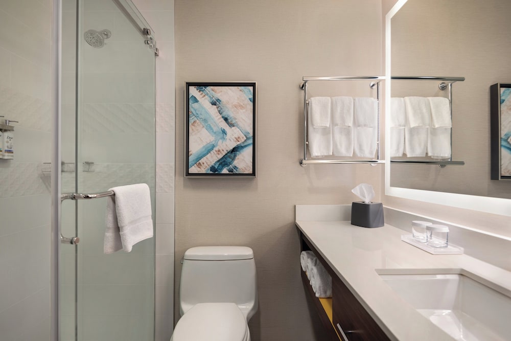 غرفة عائلية بسريرين كوين، HOLIDAY INN HOTEL AND SUITES VANCOUVER DOWNTOWN 8/9