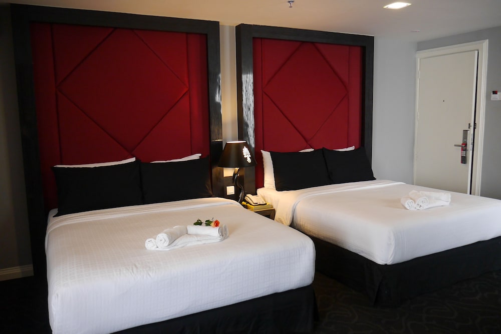 Sani Hotel 6/22