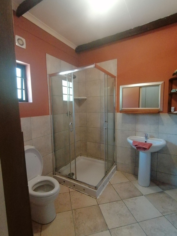 Ibis Place Guest House 46/50