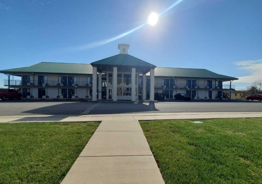 Motel 6 Branson West Silver Dollar City 53/58