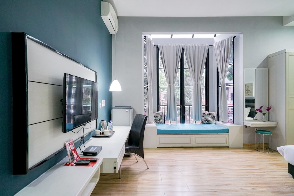 Reddoorz Premium Near Rs Pondok Indah 35/46
