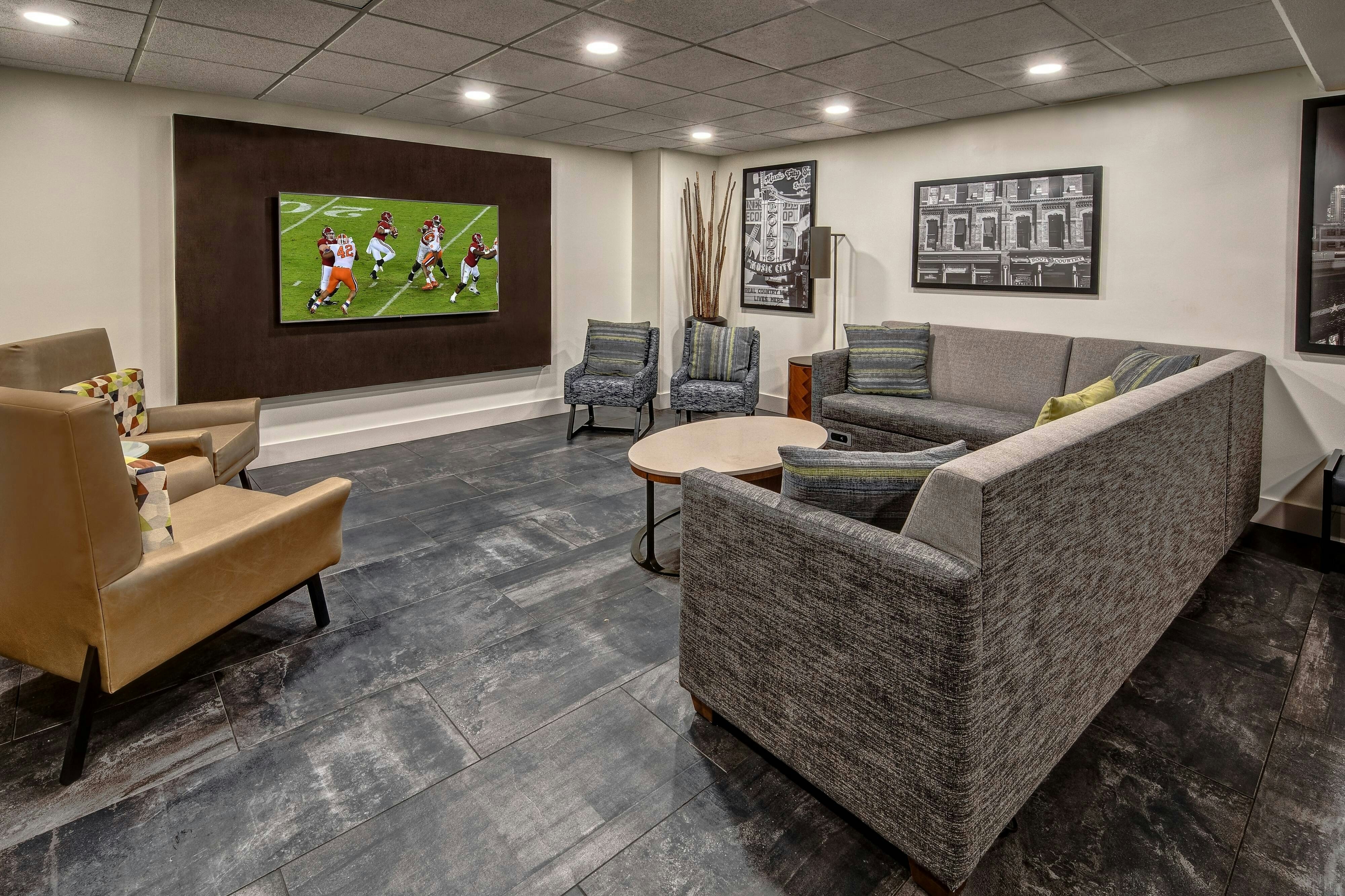 Courtyard By Marriott Vanderbilt-West End 11/21