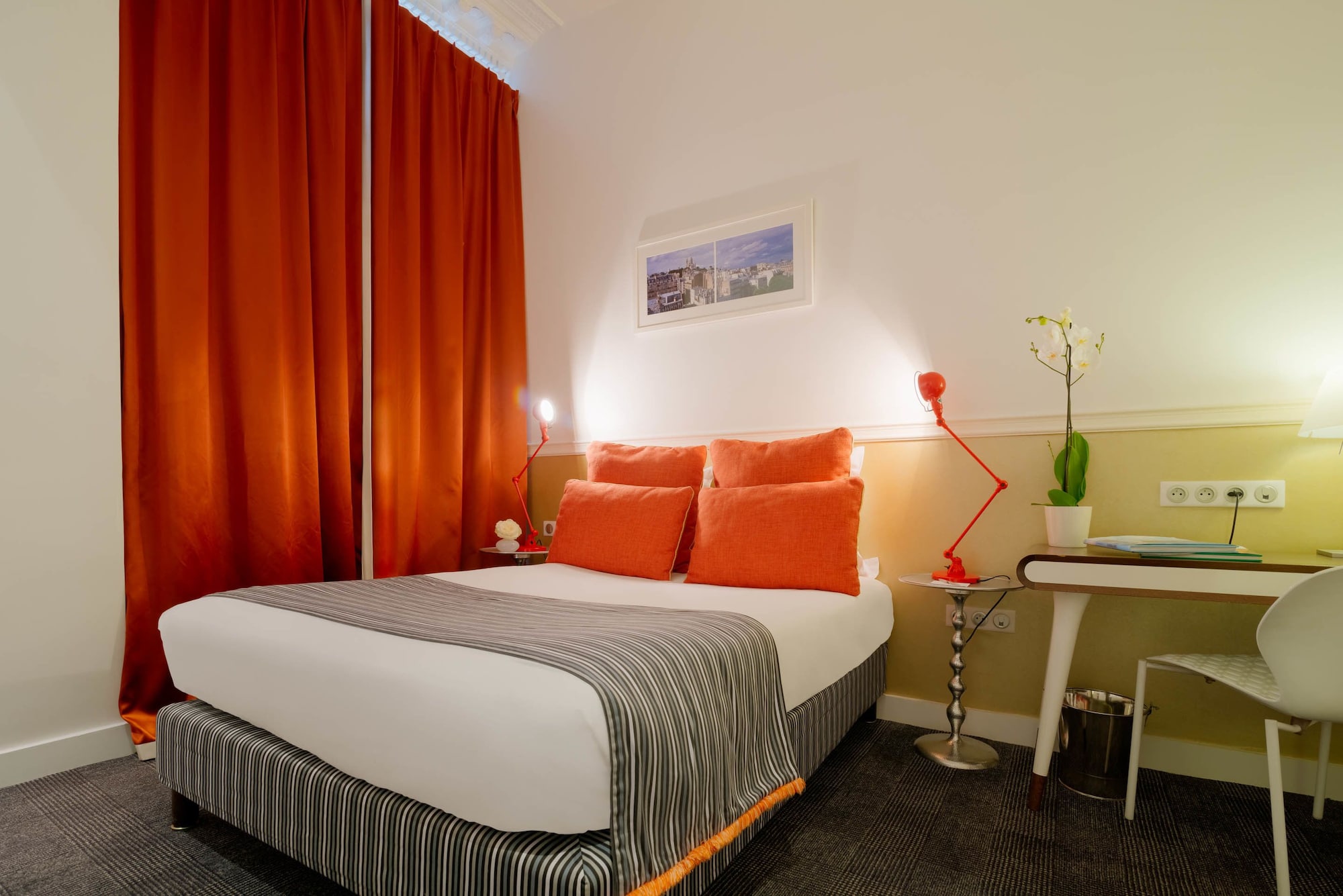 ROOM, DOUBLE BED