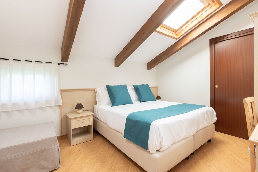 1 BEDROOM, CLASSIC, TRIPLE, DOUBLE BED, SOFA