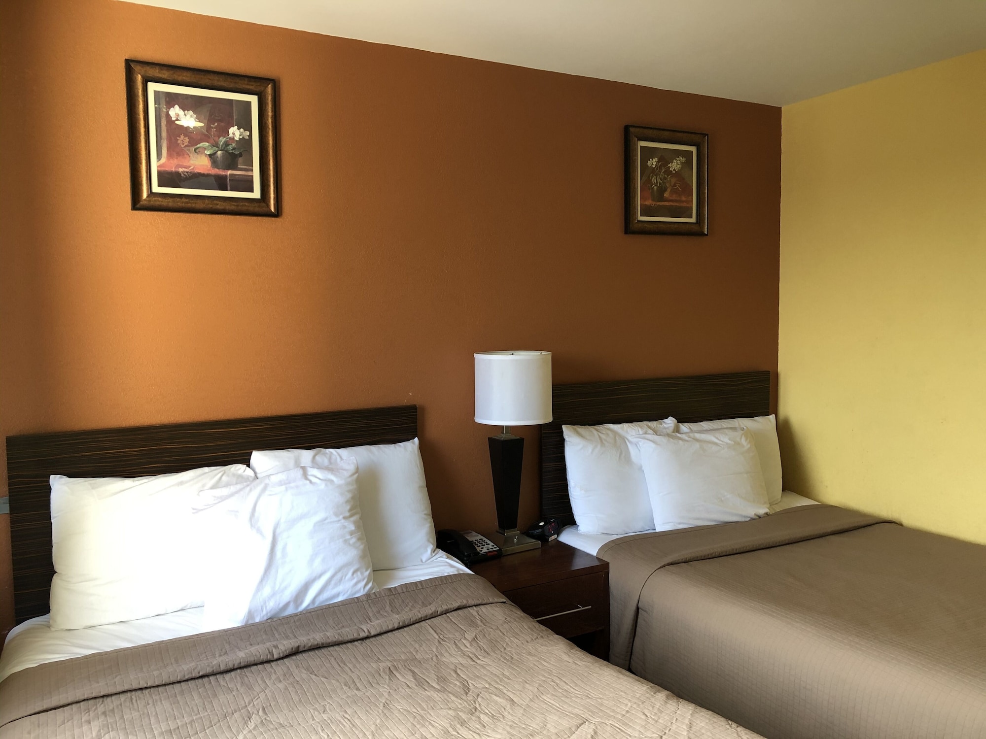 ROOM, 2 DOUBLE BEDS