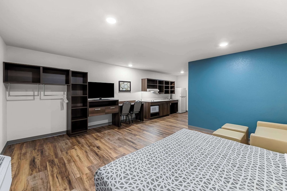 Woodspring Suites Kansas City Airport 22/28