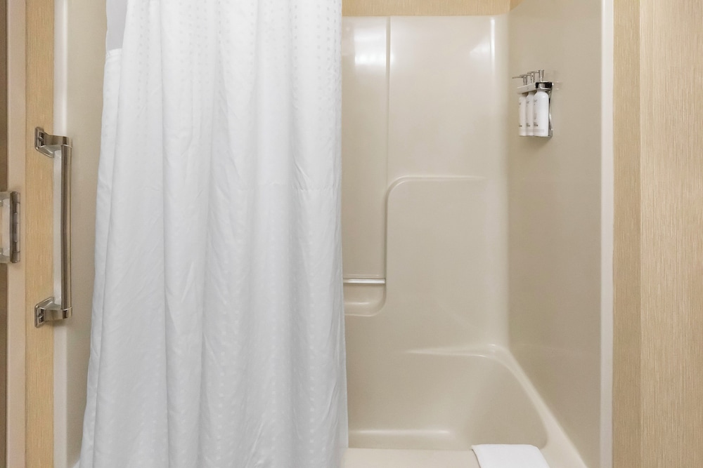 Holiday Inn Express Ludlow 24/50