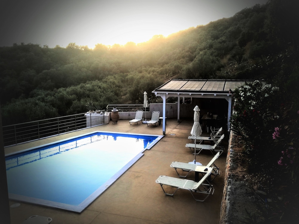 Aksos suites Accessible Accommodation 24/44