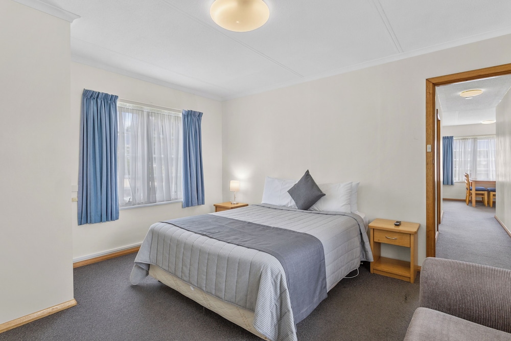 MOTEL, APARTMENT