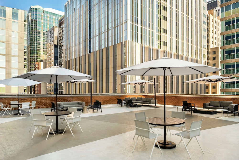 DoubleTree by Hilton Hotel Chicago Magnificent Mile 61/79