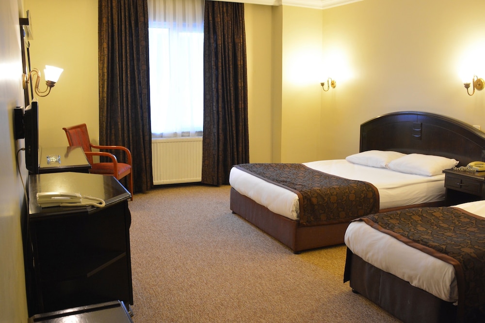 Standard, Triple, 1 Double and 1 Single Bed