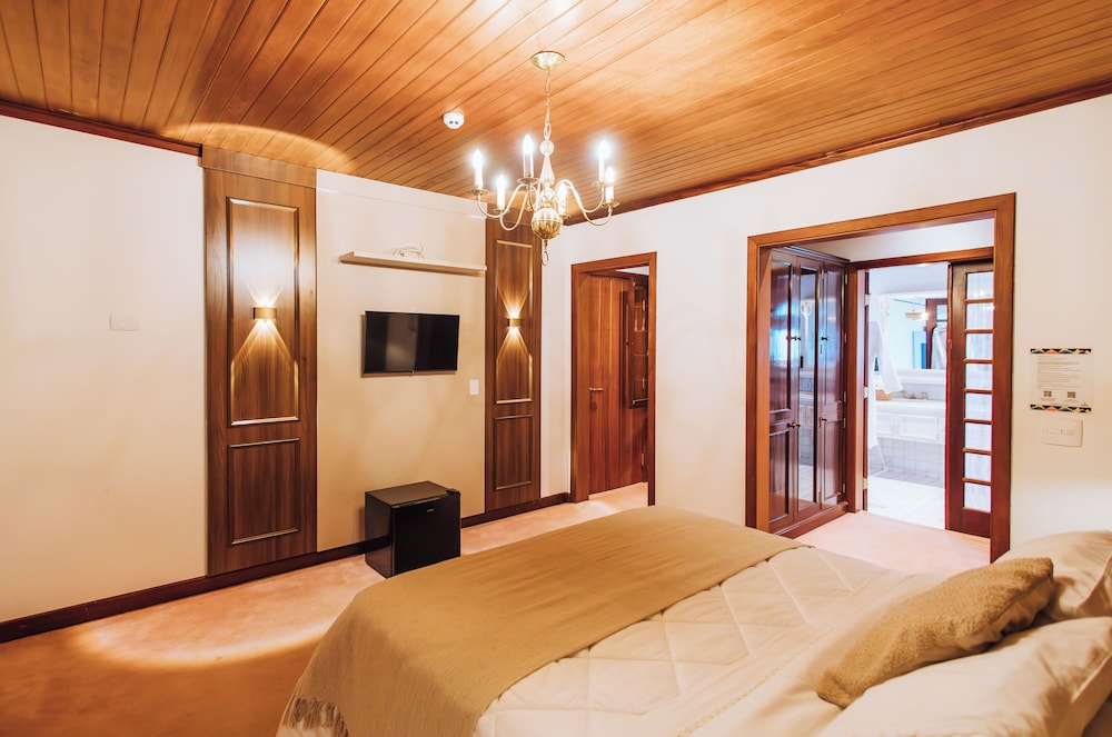 RETRO, SUITE, MANSION VIEW, BATHTUB