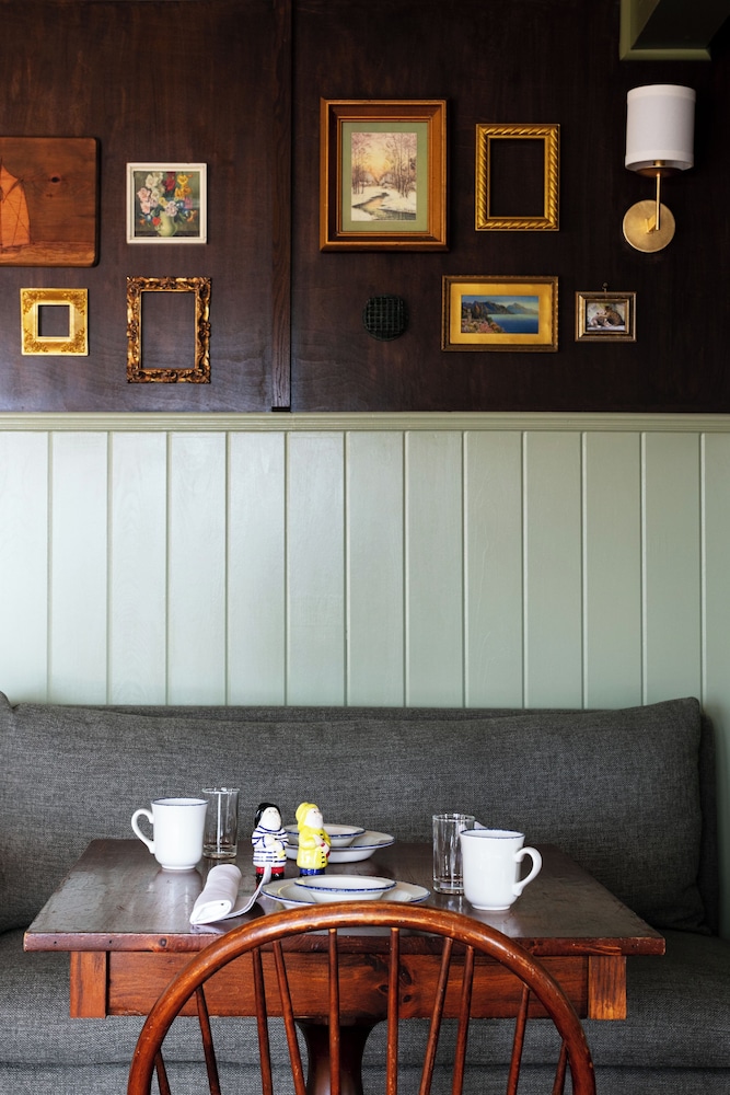 Bluebird Ocean Point Inn 29/47