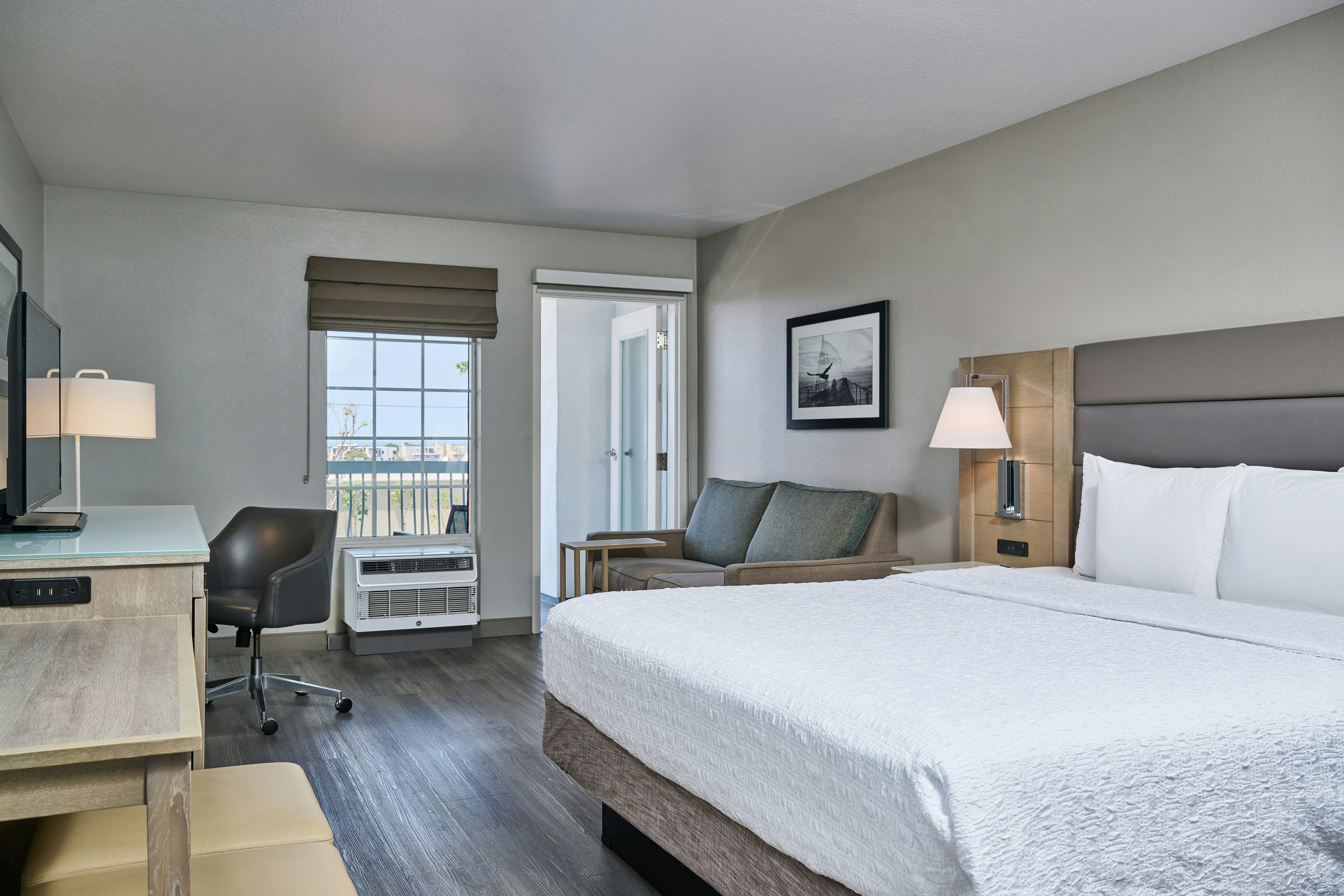 Study, King Bed, Balcony