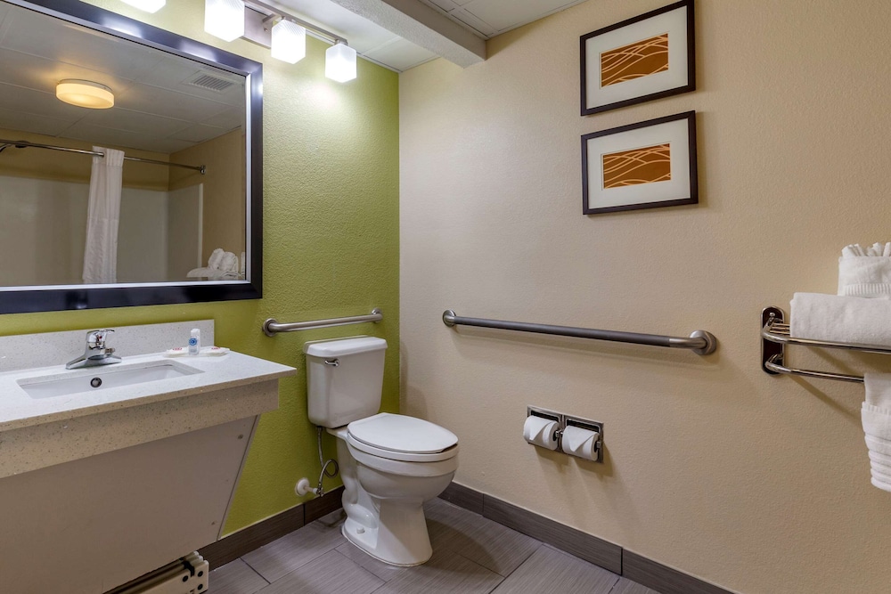 Clarion Pointe Apex - Holly Springs 7/43