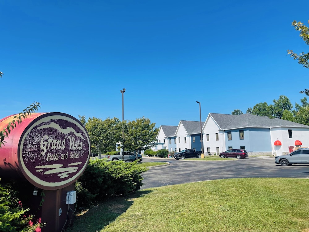 Grand Vista Hotel and Suites 58/61