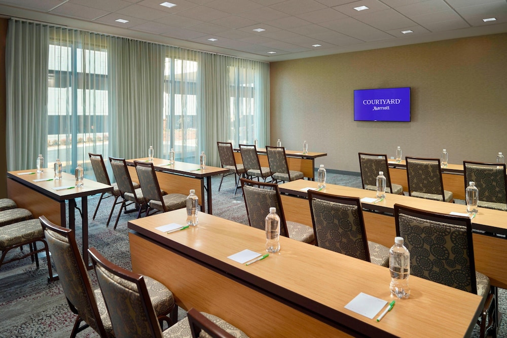 Courtyard By Marriott Lagrange 41/45