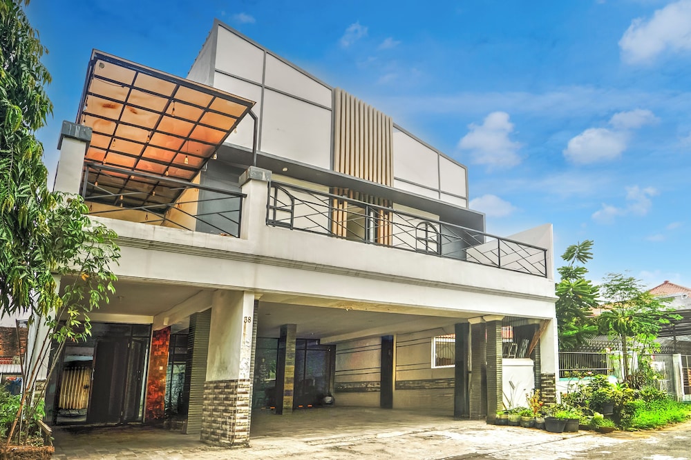 Hotel O near Ciputra World Surabaya formerly Darmo Residence 6/60
