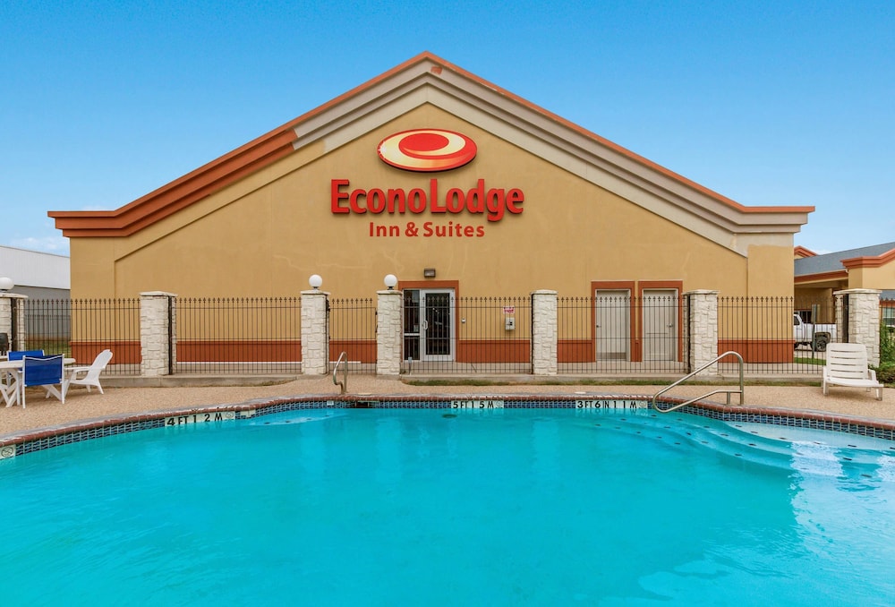 Econo Lodge Inn and Suites Bridgeport 4/29