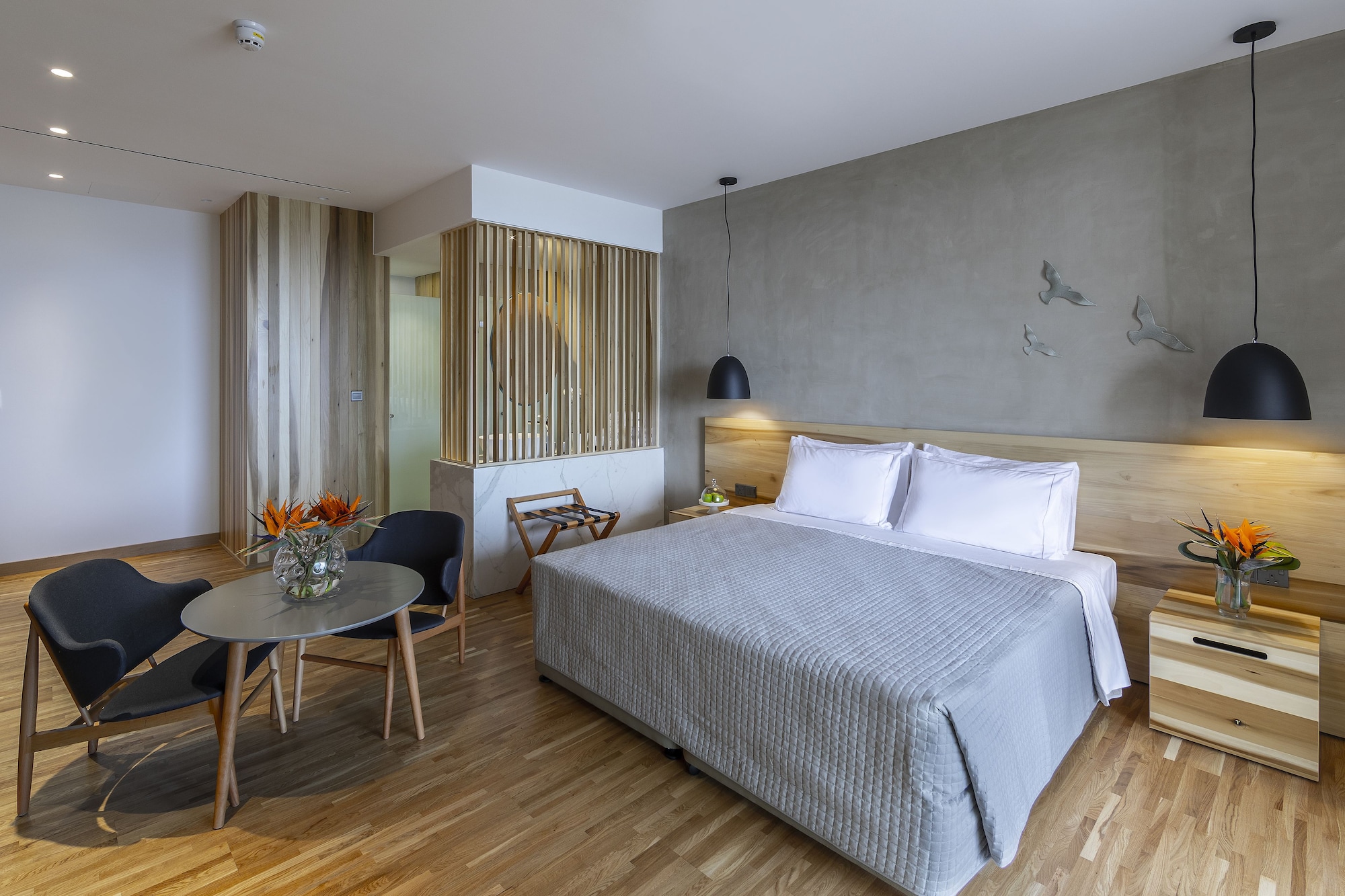 EXECUTIVE, SUITE