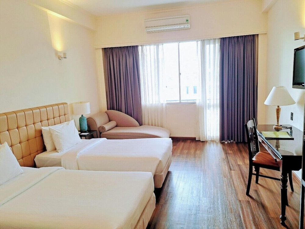 EXECUTIVE, BALCONY