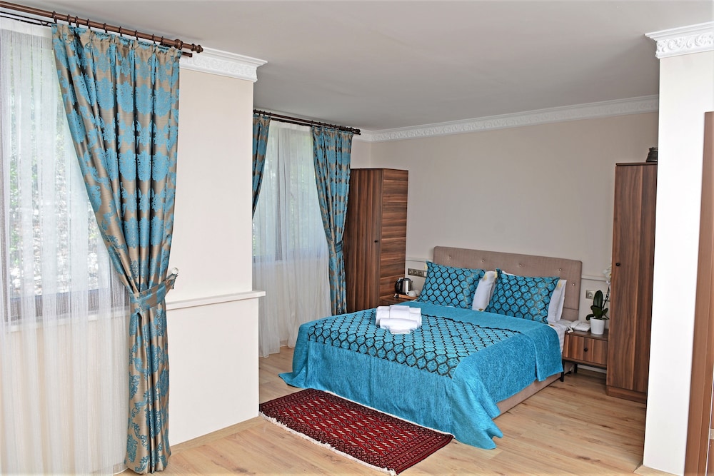 Sphendon Hotel 24/73