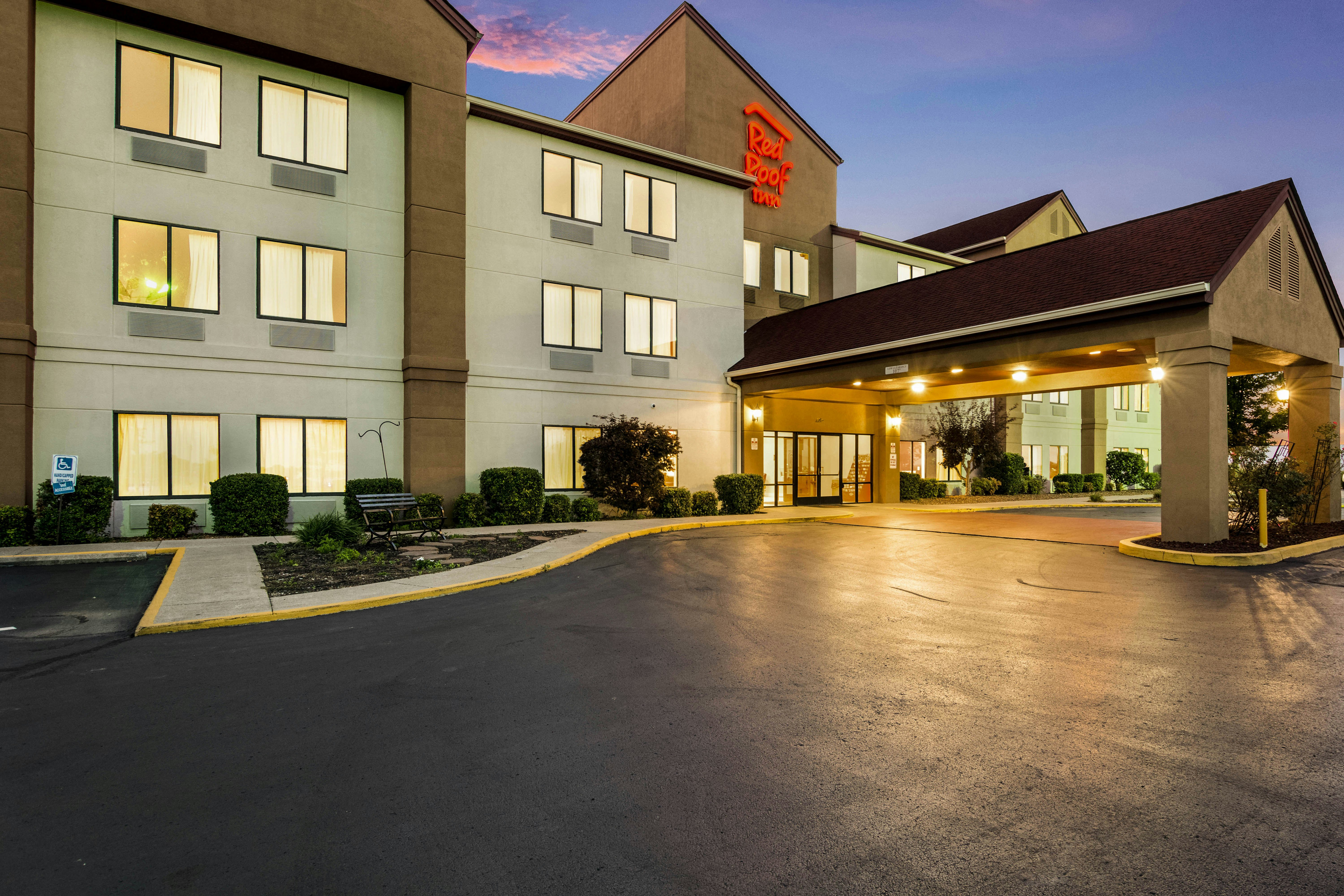 Red Roof Inn Richmond, KY 27/28