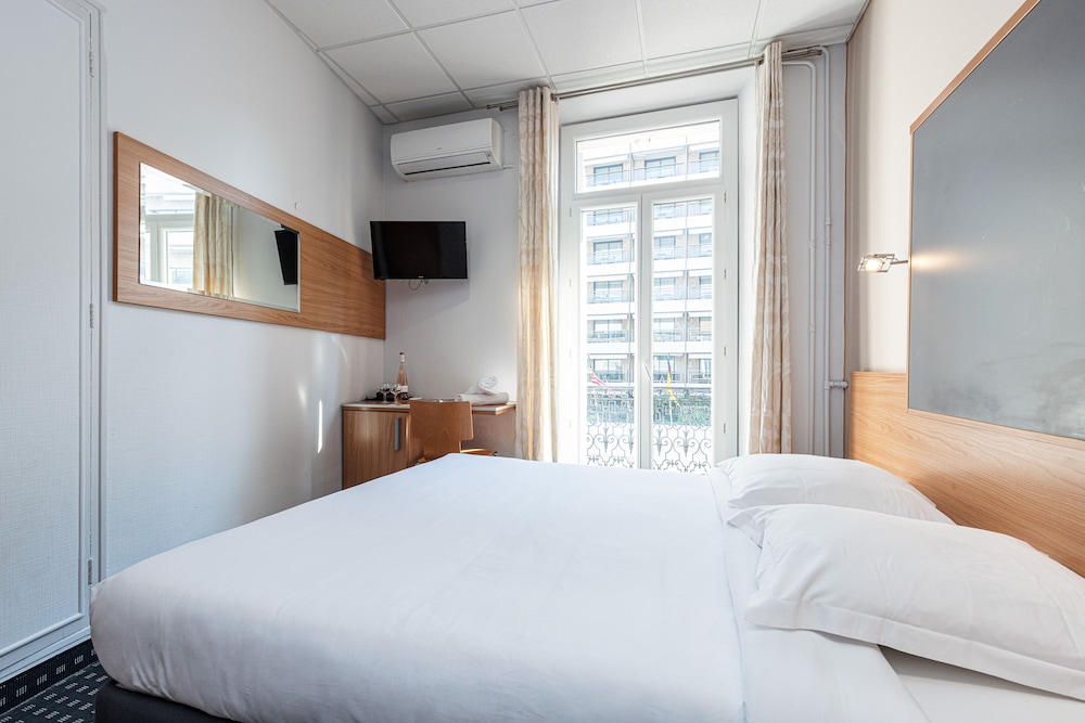 Modern Waikiki Hotel 21/50