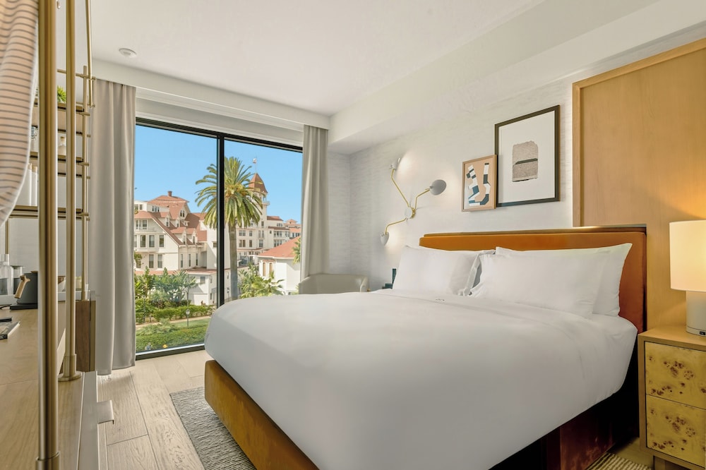 Premium, King Bed, Blue Area