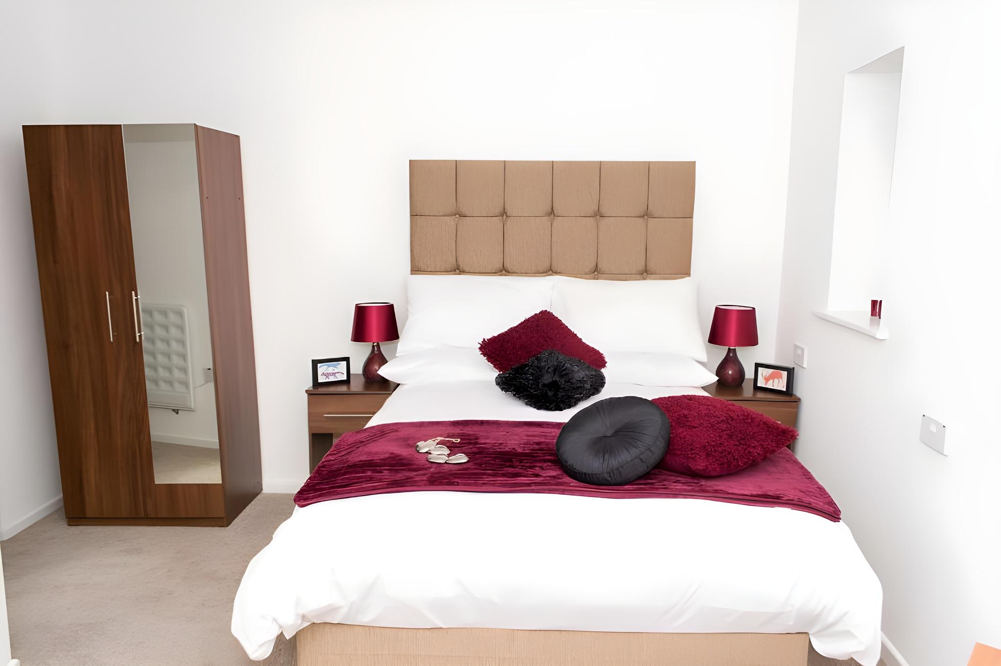 Room, Double Bed, No Window