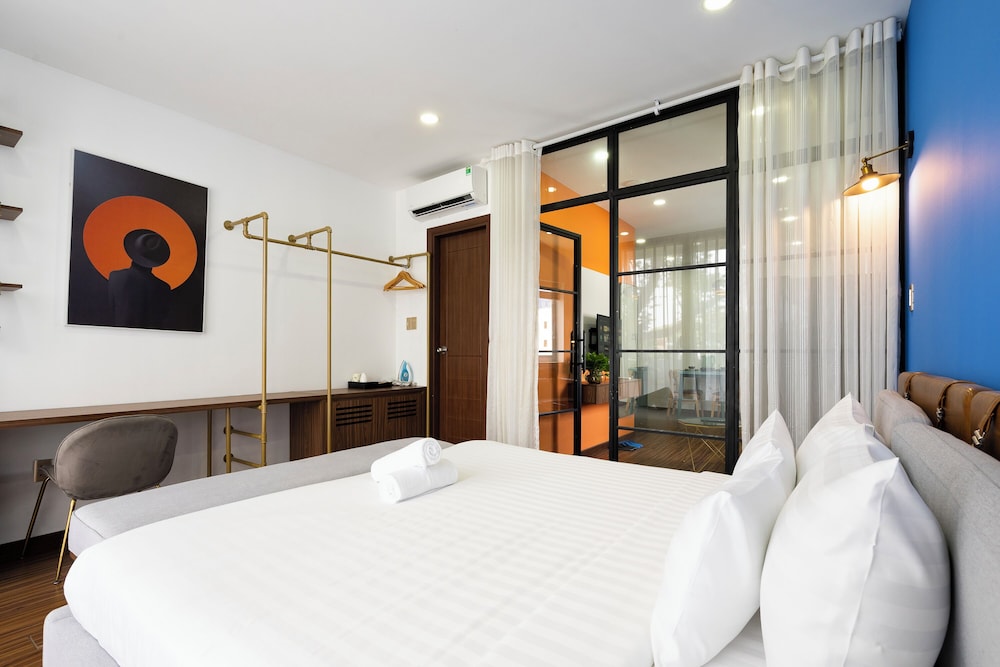 Executive, Studio, Suite, Queen Bed