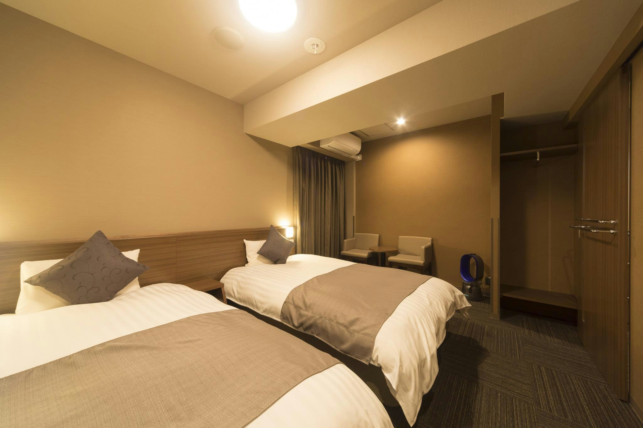 Deluxe, Twin Beds