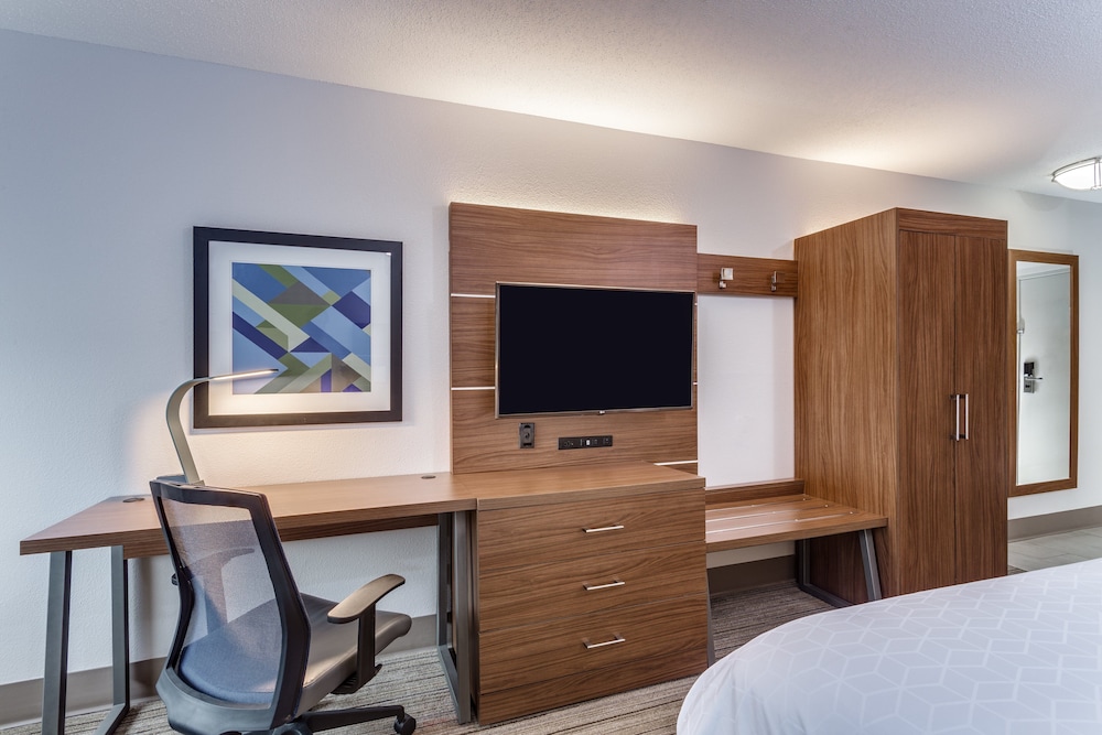 Holiday Inn Express Hotel Suites Scottsburg 46/57